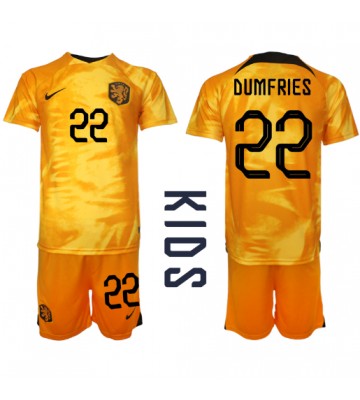Holland Denzel Dumfries #22 Replika Babytøj Hjemmebanesæt Børn VM 2022 Kortærmet (+ Korte bukser)